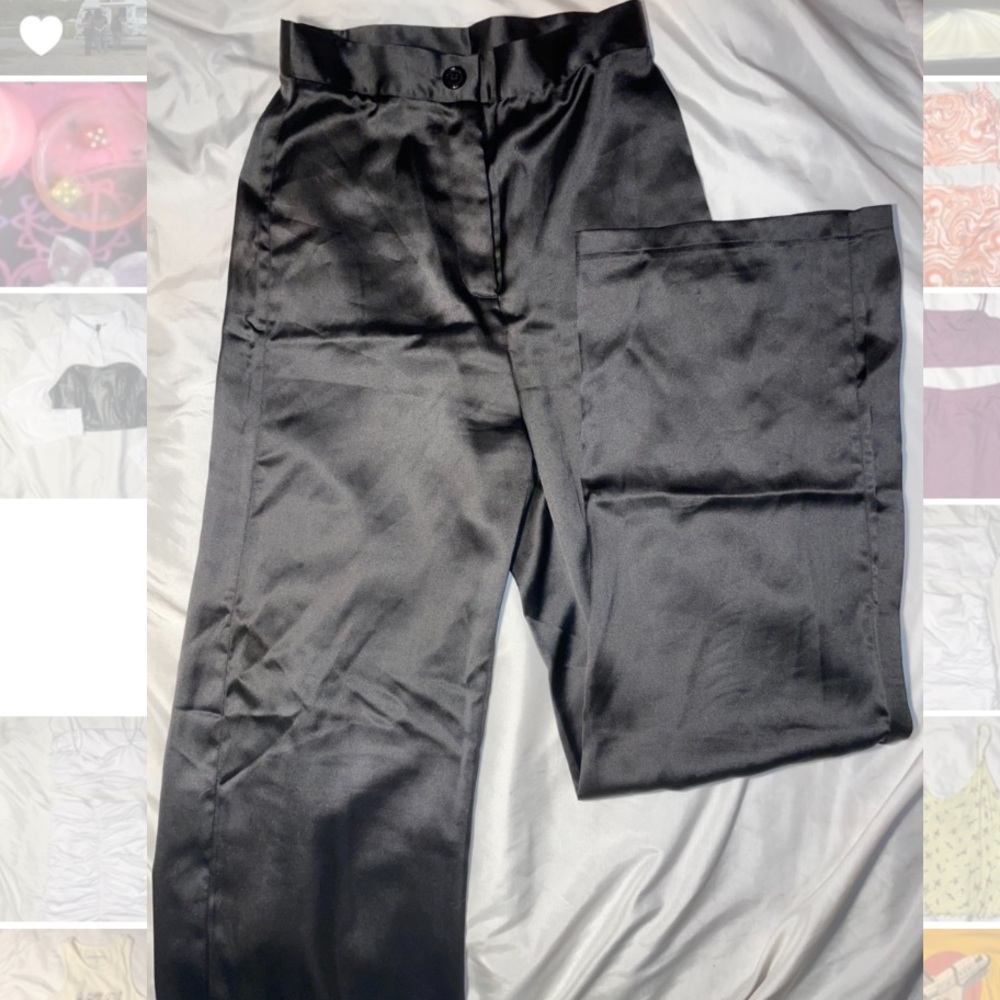 🤎Madrag - black satin pants
✨size: S
🍀$15